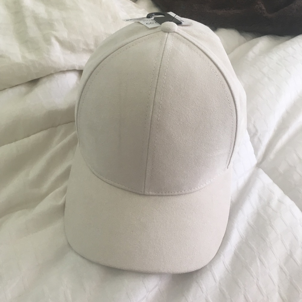 H&M White Hat